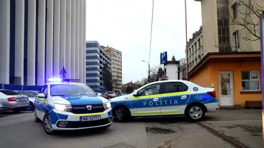 Panica pe o strada din Timis un cetatean strain a iesit in strada cu un cutit Ia amenintat pe trecatori si a atacat un barbat